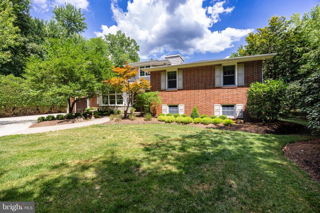 528 N Elmwood Rd