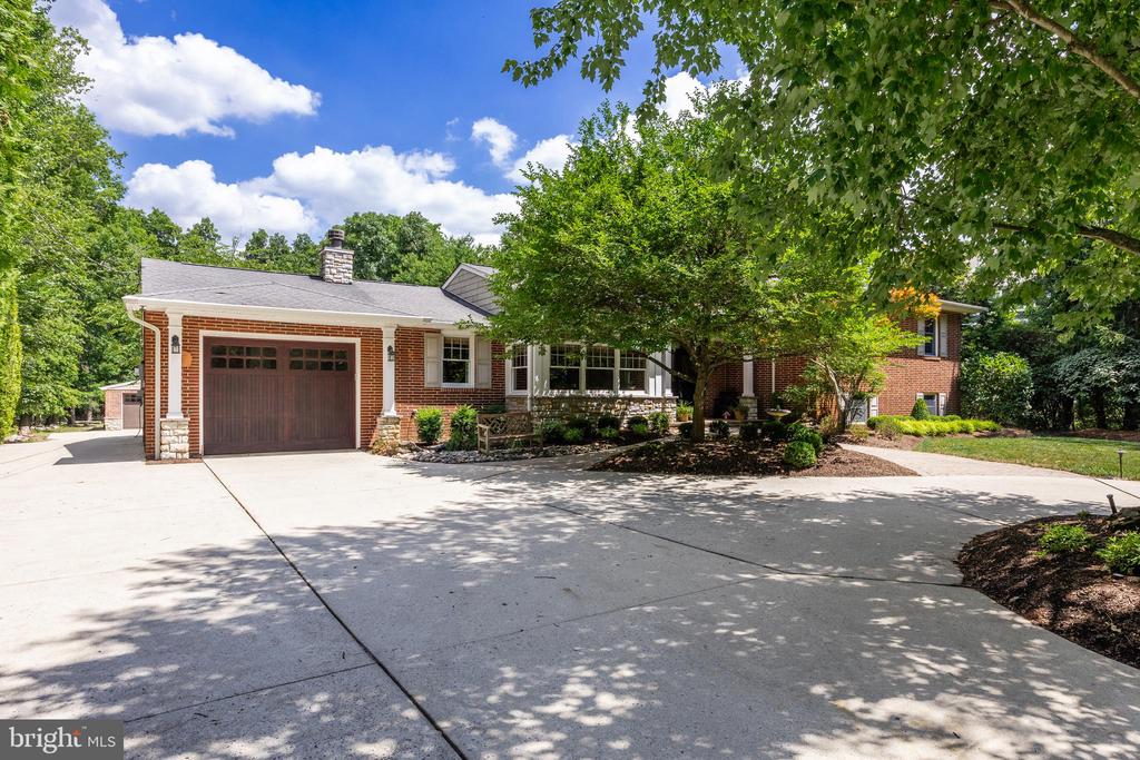 528 N Elmwood Rd