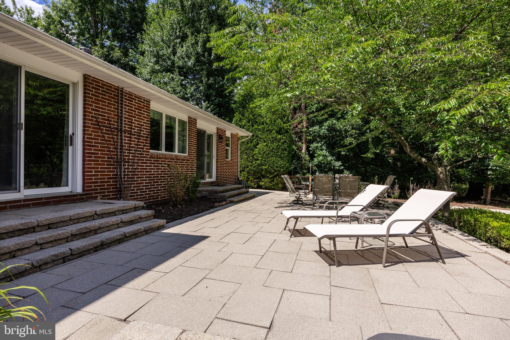 528 N Elmwood Rd