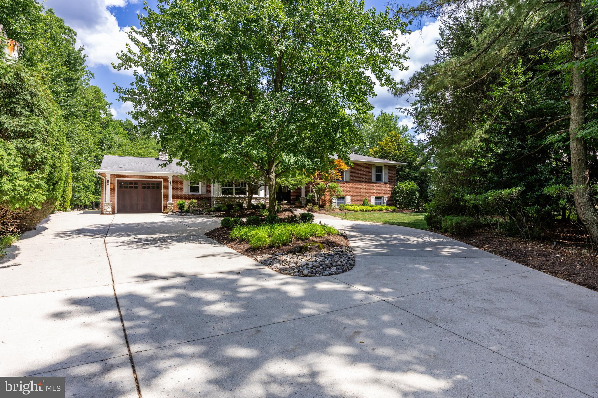 528 N Elmwood Rd
