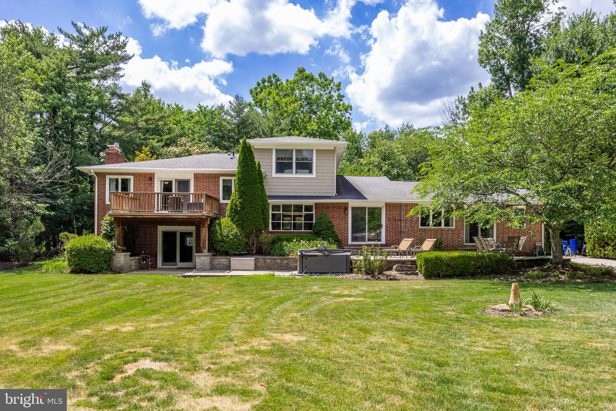 528 N Elmwood Rd
