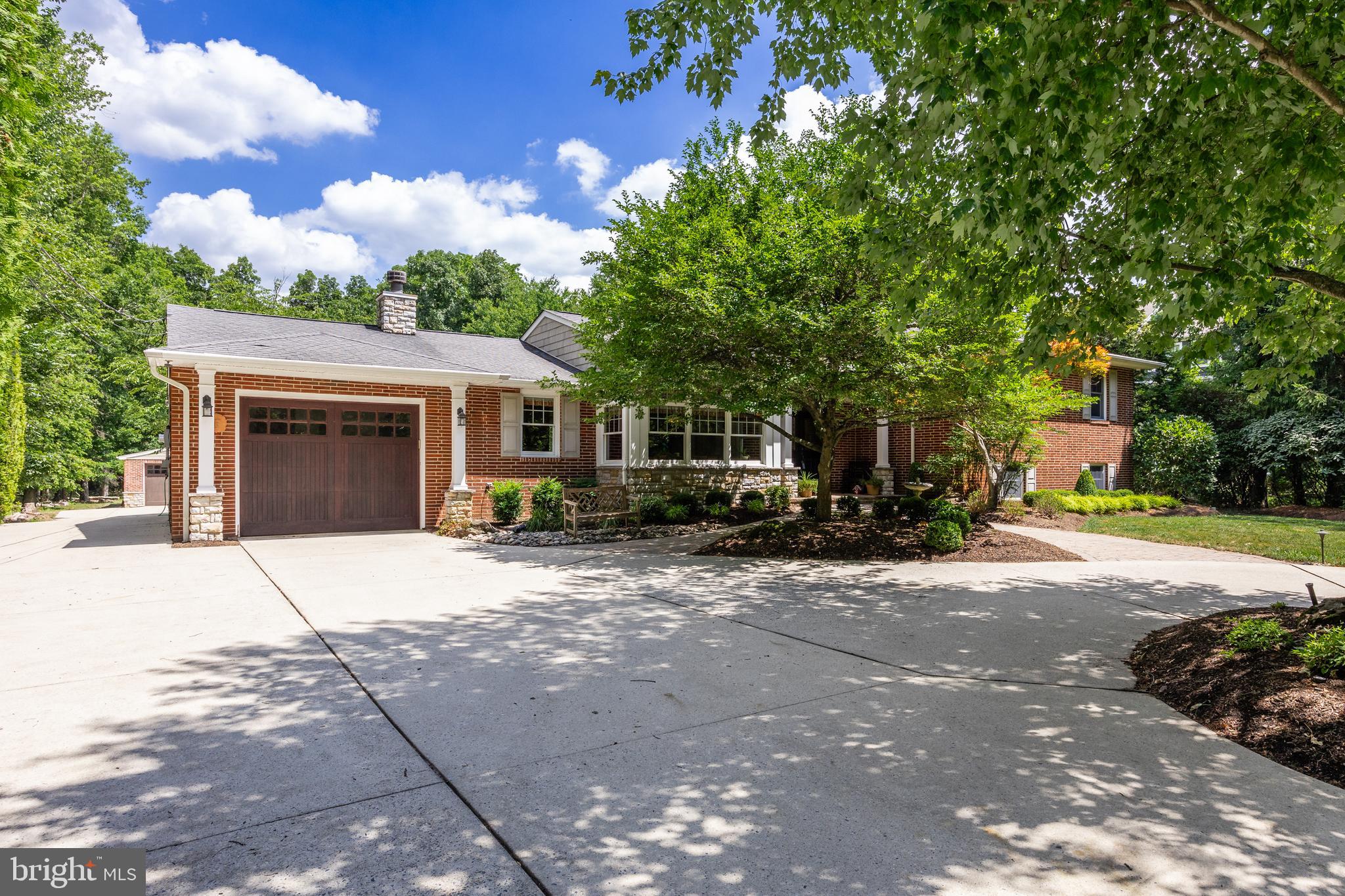 528 N Elmwood Rd