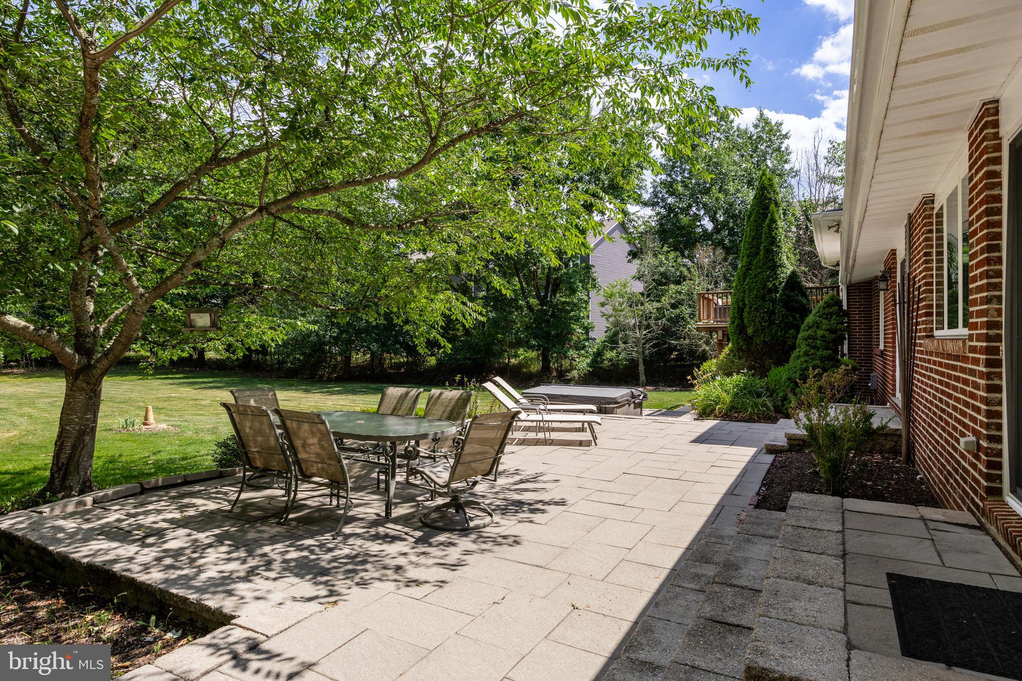 528 N Elmwood Rd