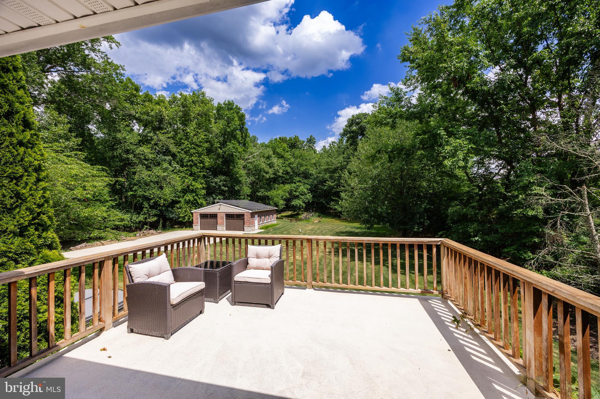 528 N Elmwood Rd