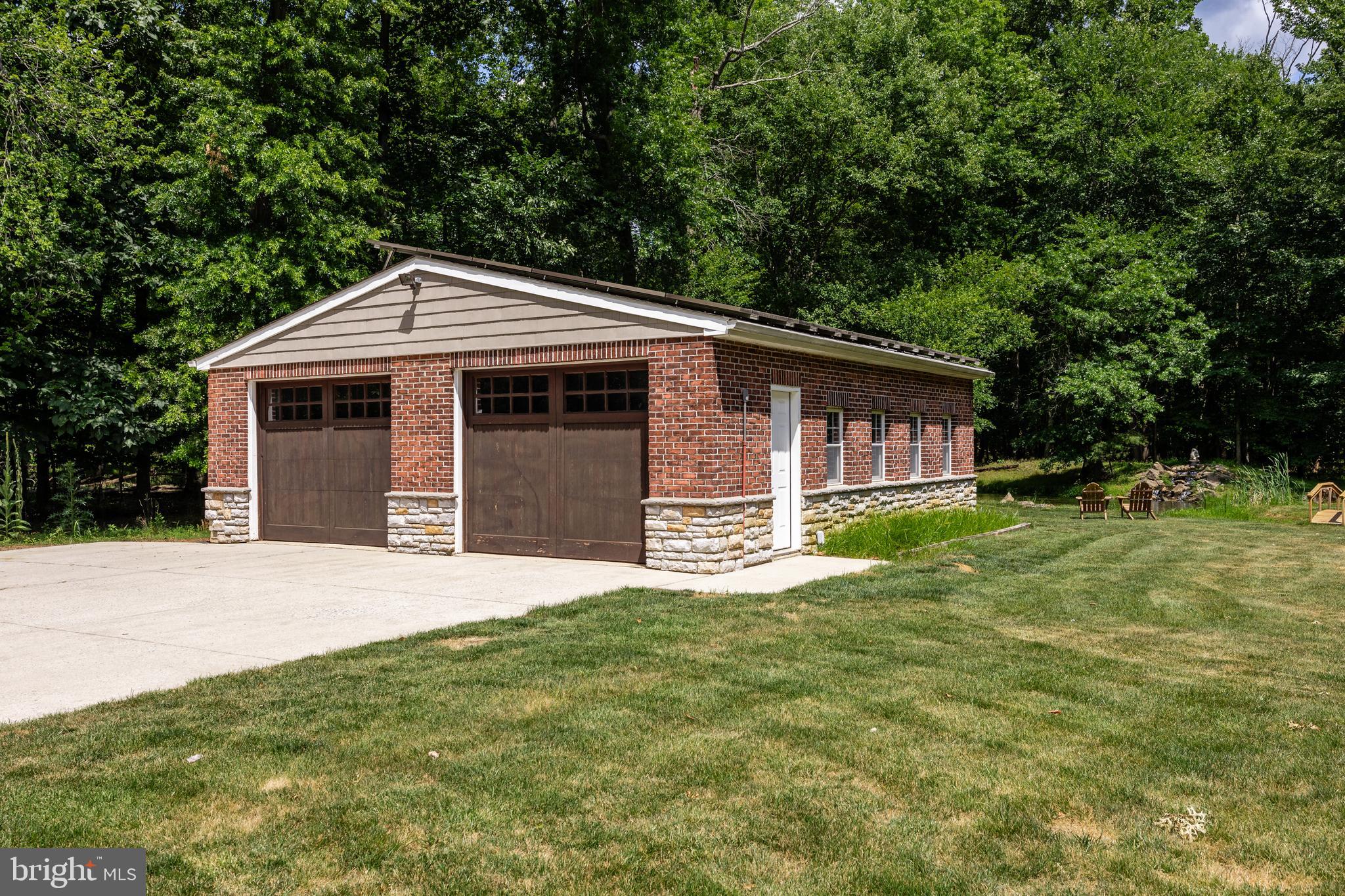 528 N Elmwood Rd