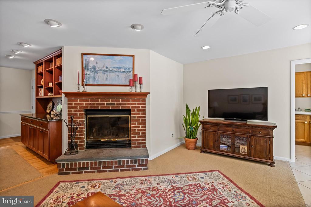 528 N Elmwood Rd