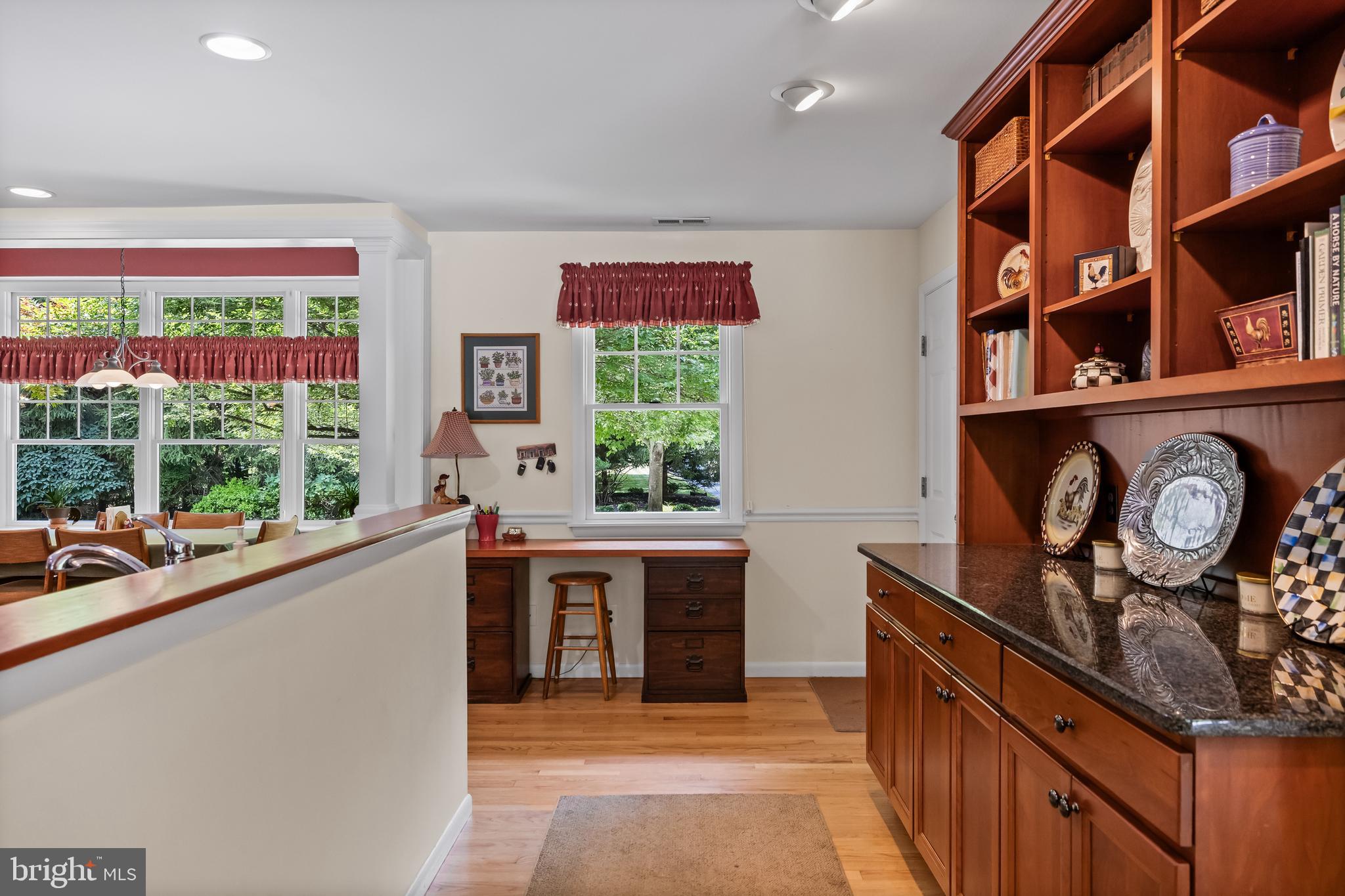 528 N Elmwood Rd