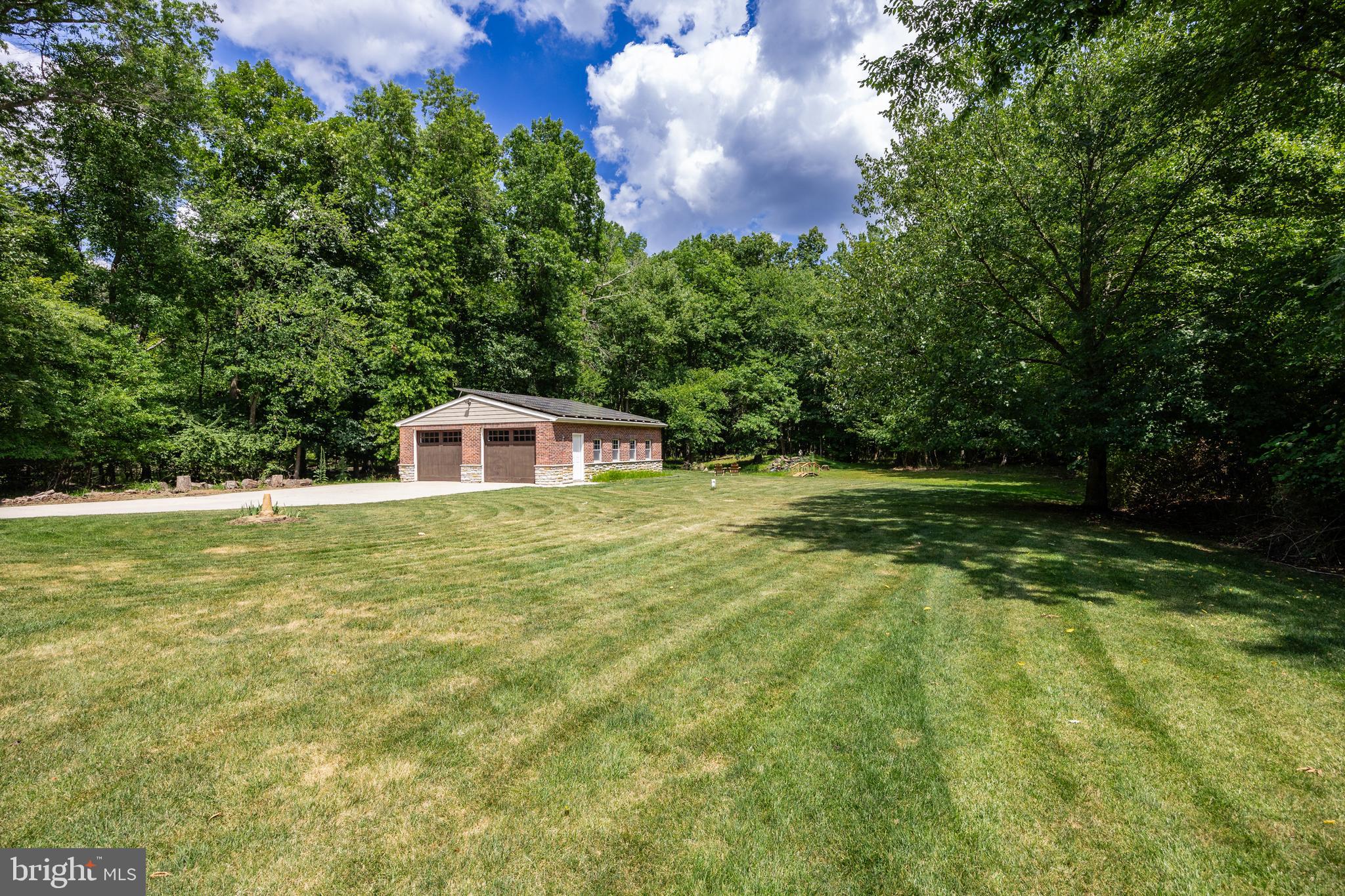 528 N Elmwood Rd