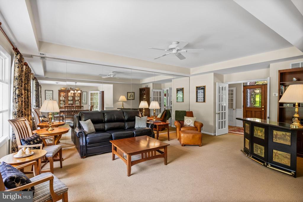 528 N Elmwood Rd