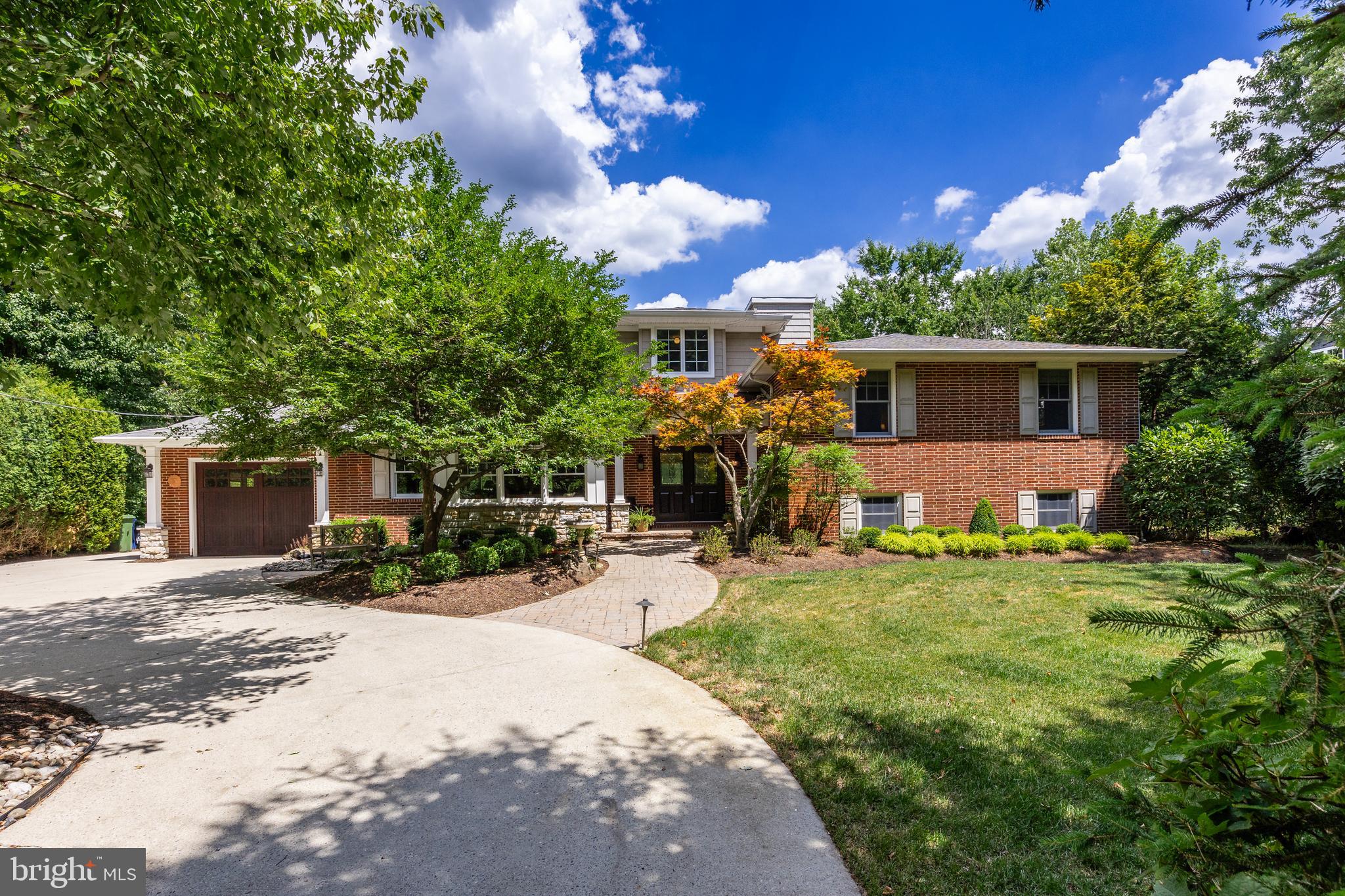 528 N Elmwood Rd