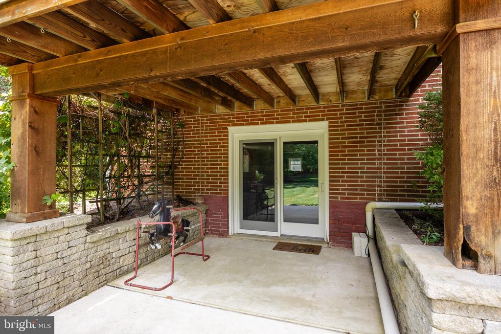 528 N Elmwood Rd