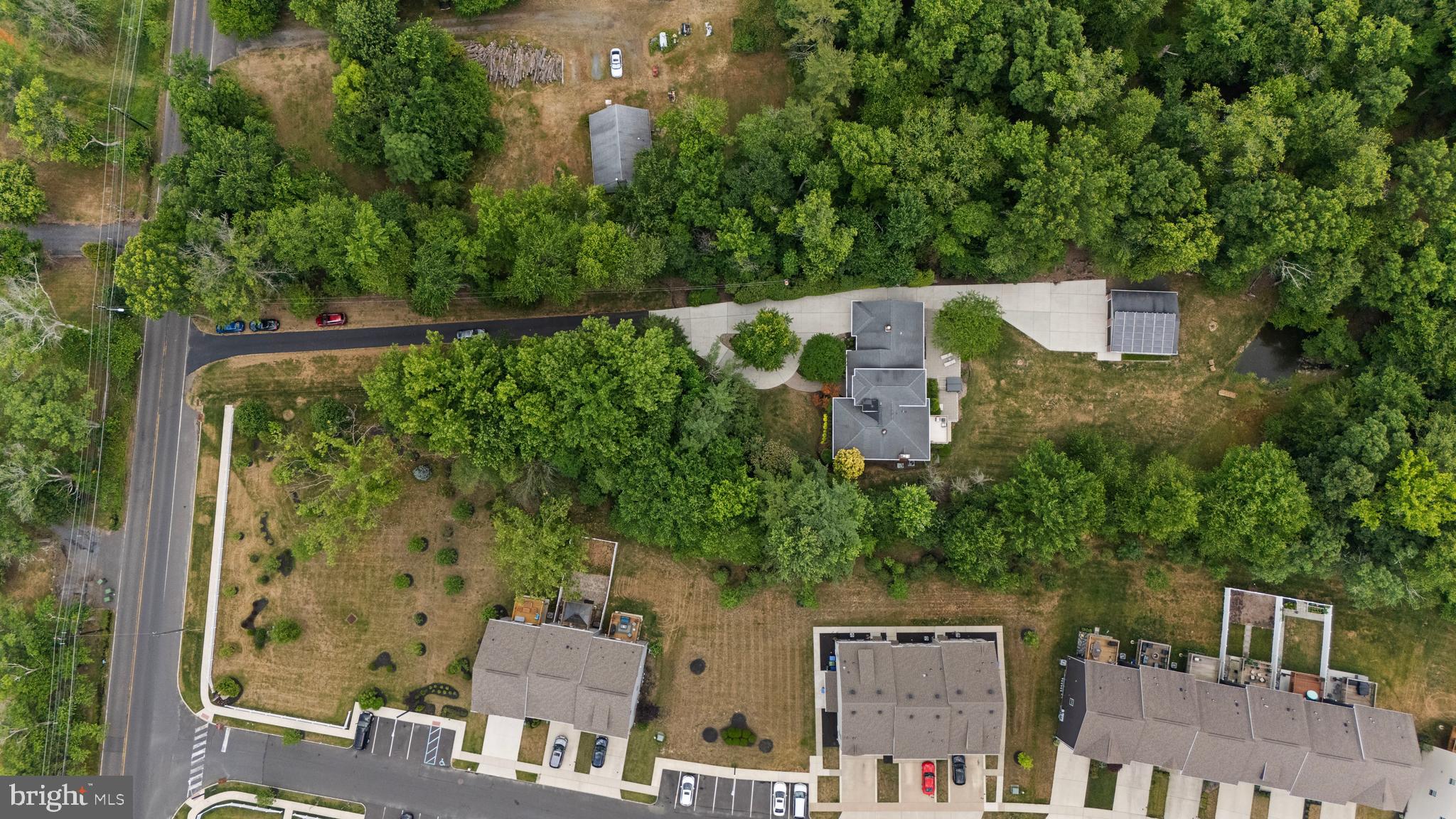 528 N Elmwood Rd
