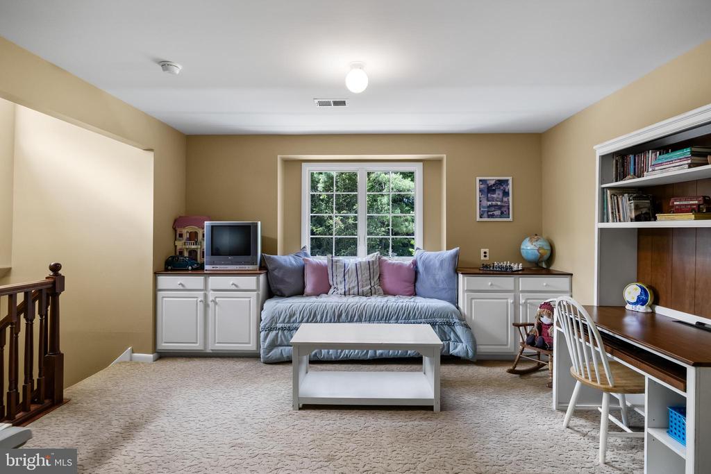 528 N Elmwood Rd
