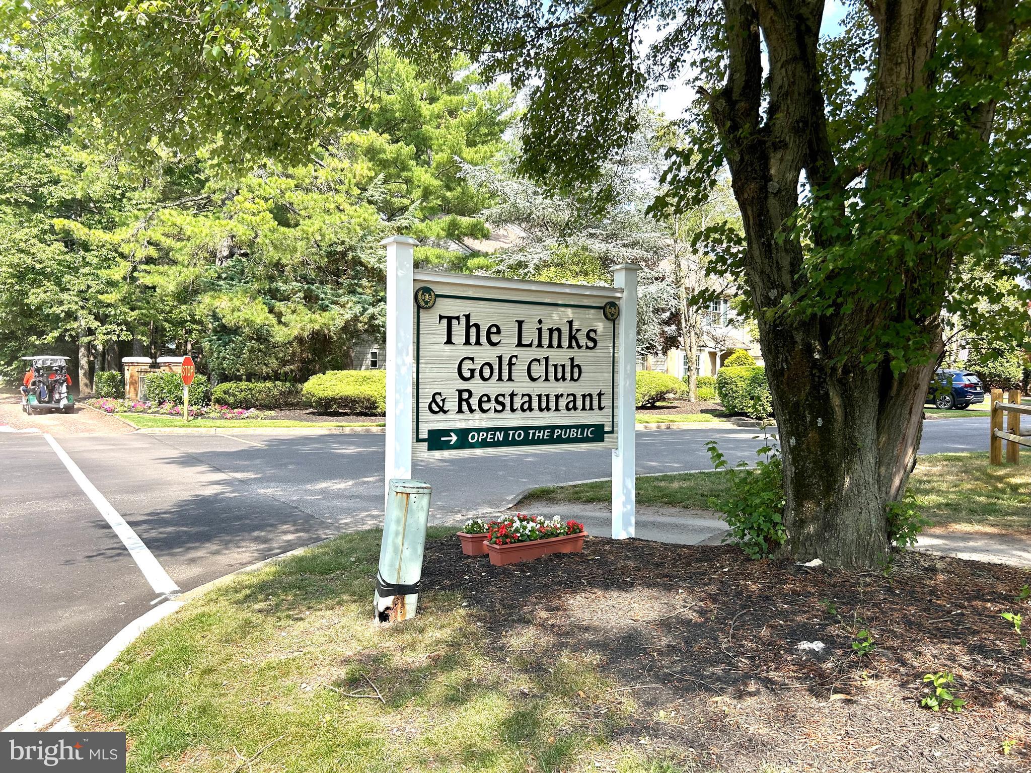 38 Bridgewater Dr