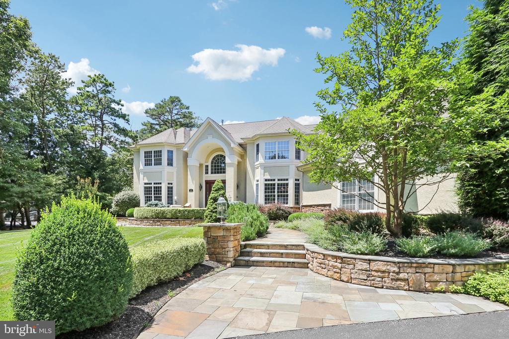 12 Brookwood Dr