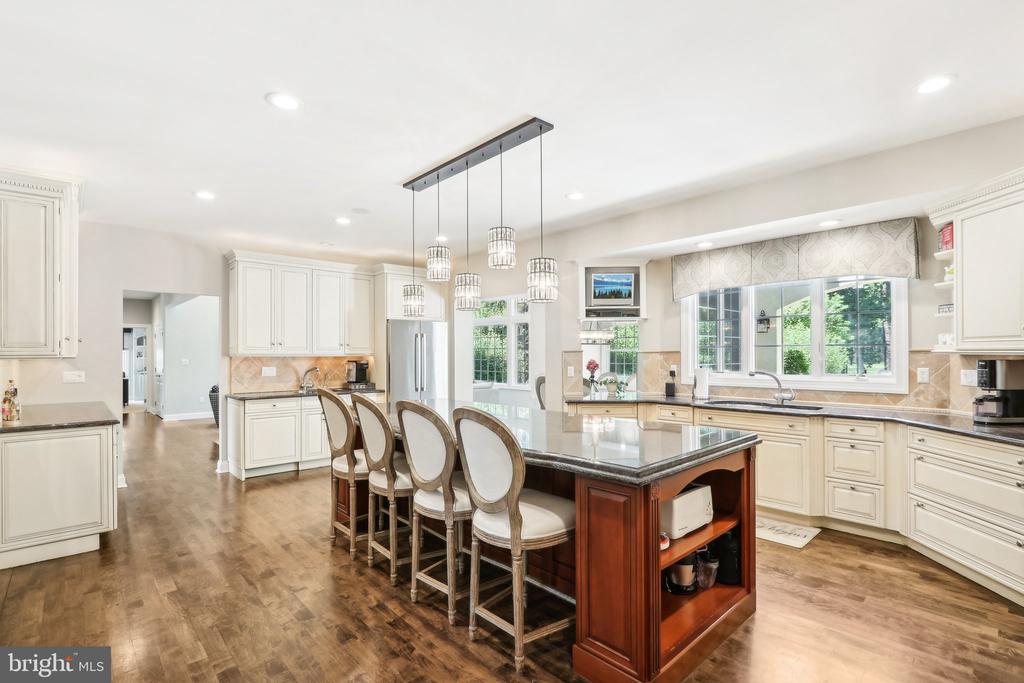 12 Brookwood Dr