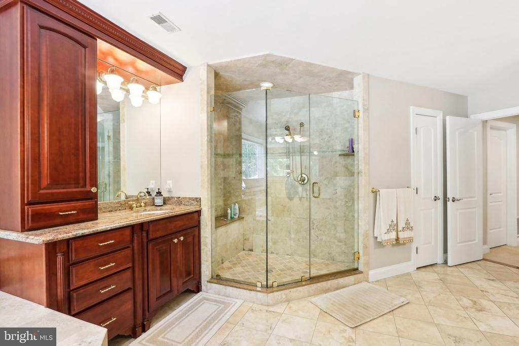 12 Brookwood Dr