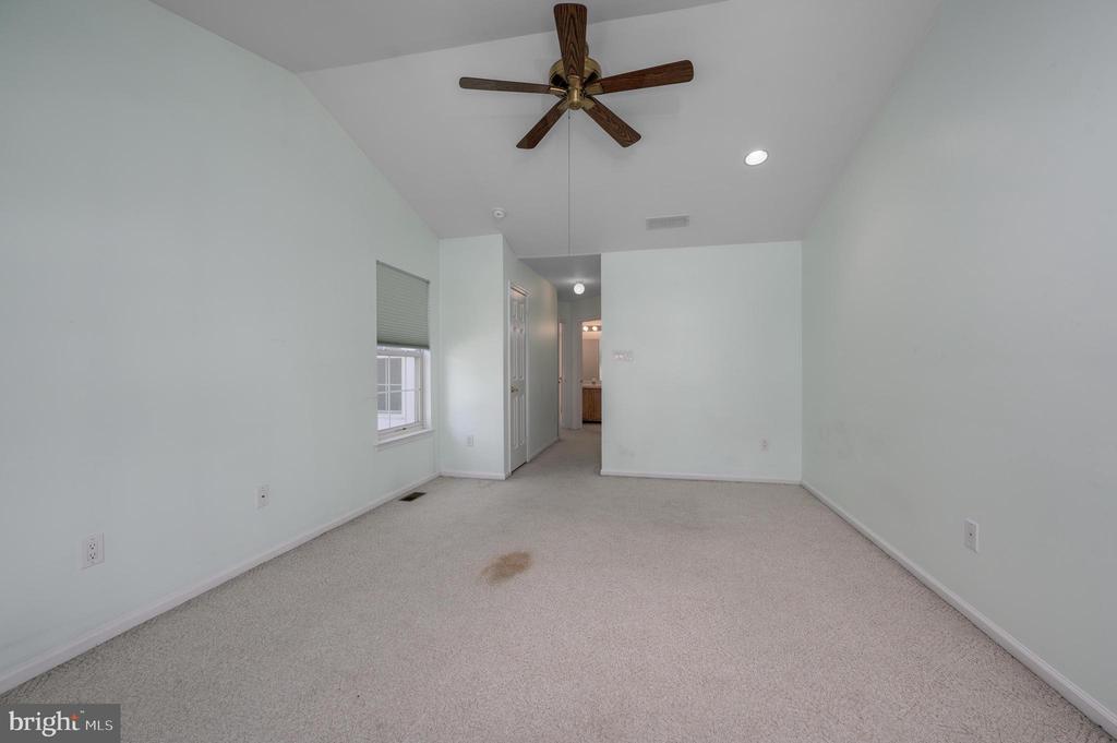 18 ELKINGTON DRIVE