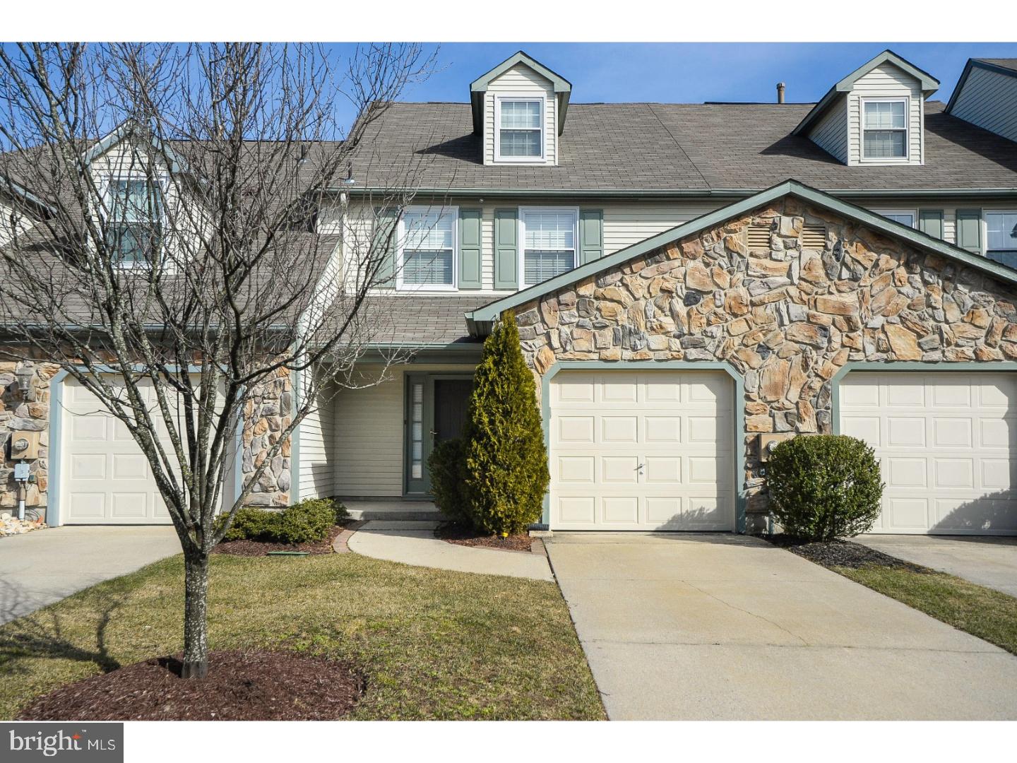 102 HAZELWOOD LN