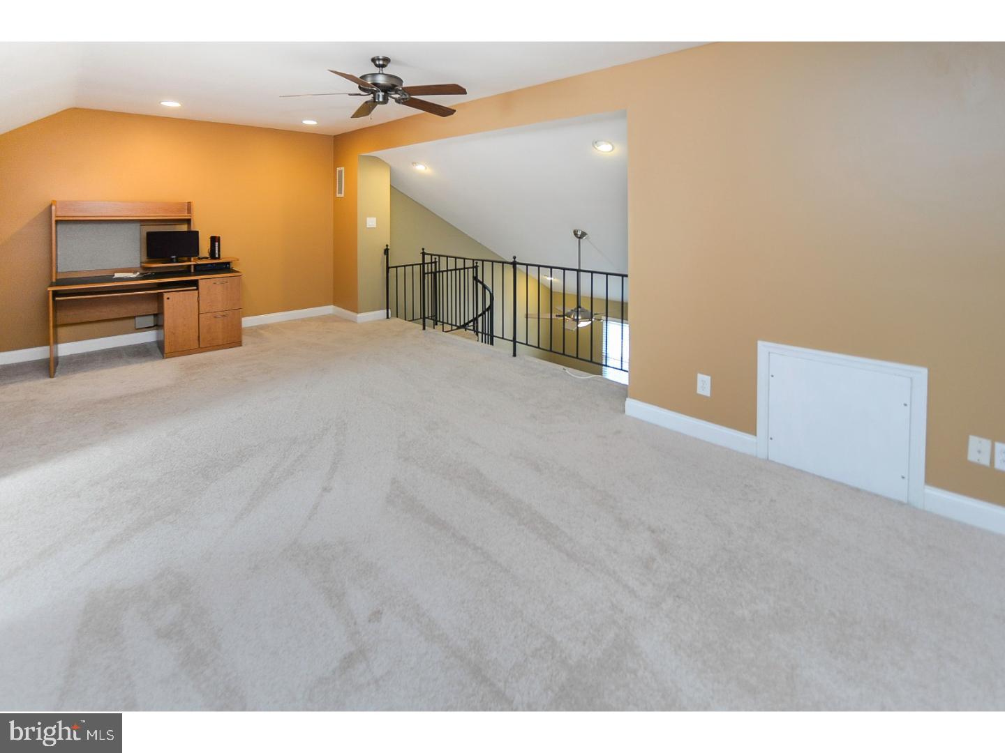 102 HAZELWOOD LN