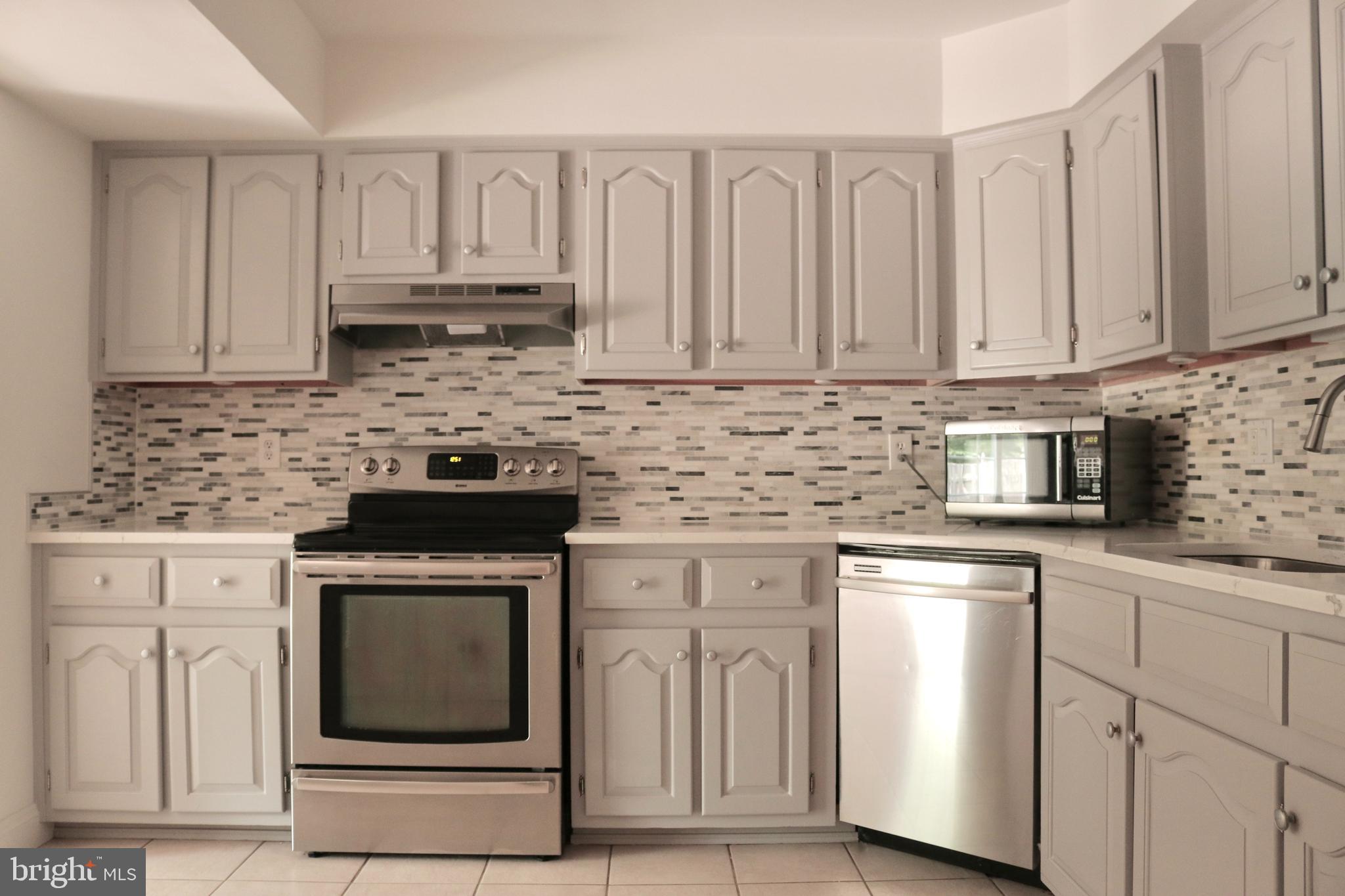 102 HAZELWOOD LN