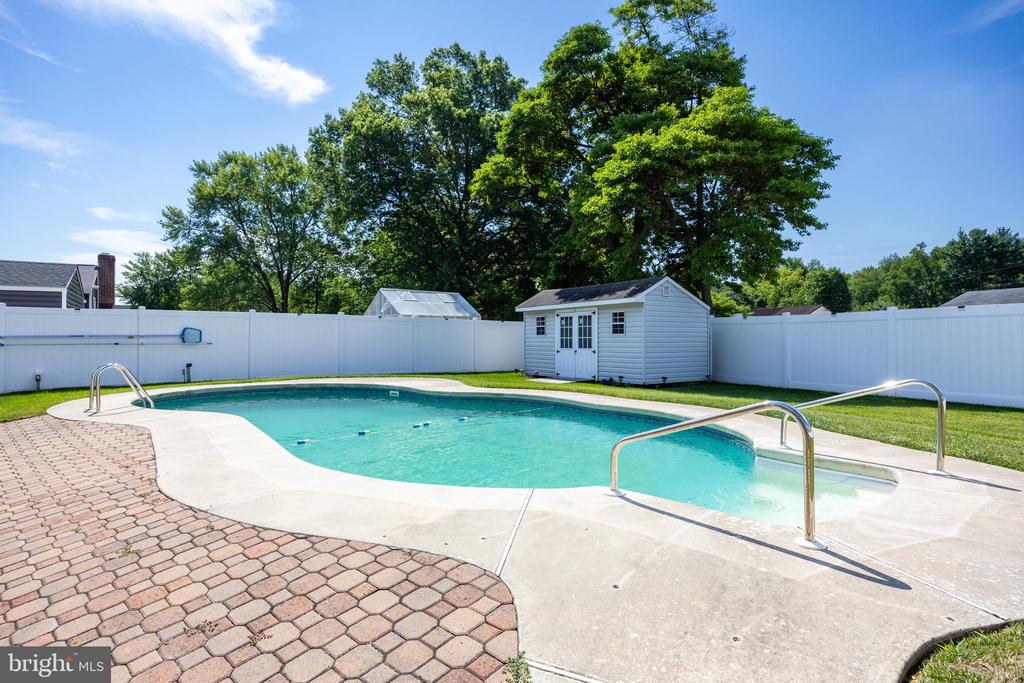 603 WILLOW DRIVE