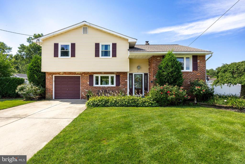 603 WILLOW DRIVE