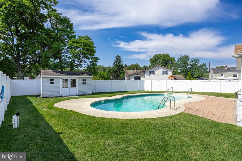 603 WILLOW DRIVE