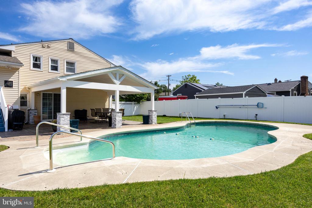 603 WILLOW DRIVE