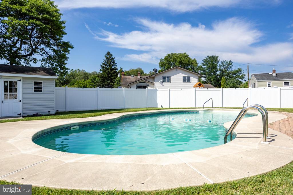 603 WILLOW DRIVE