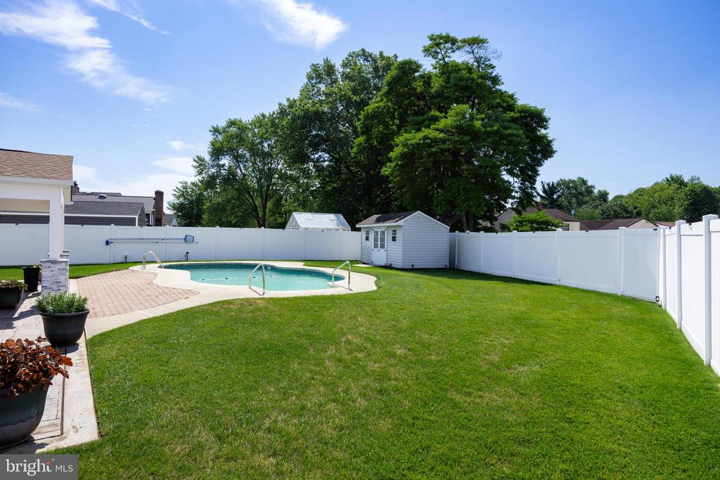 603 WILLOW DRIVE