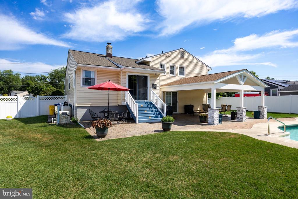 603 WILLOW DRIVE