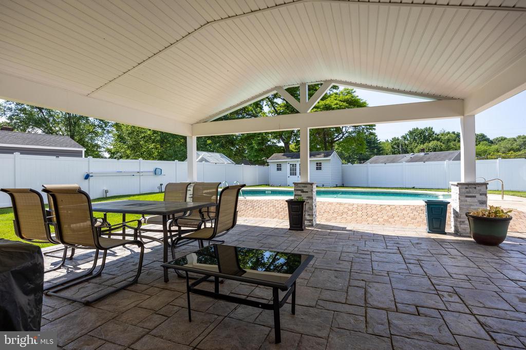 603 WILLOW DRIVE
