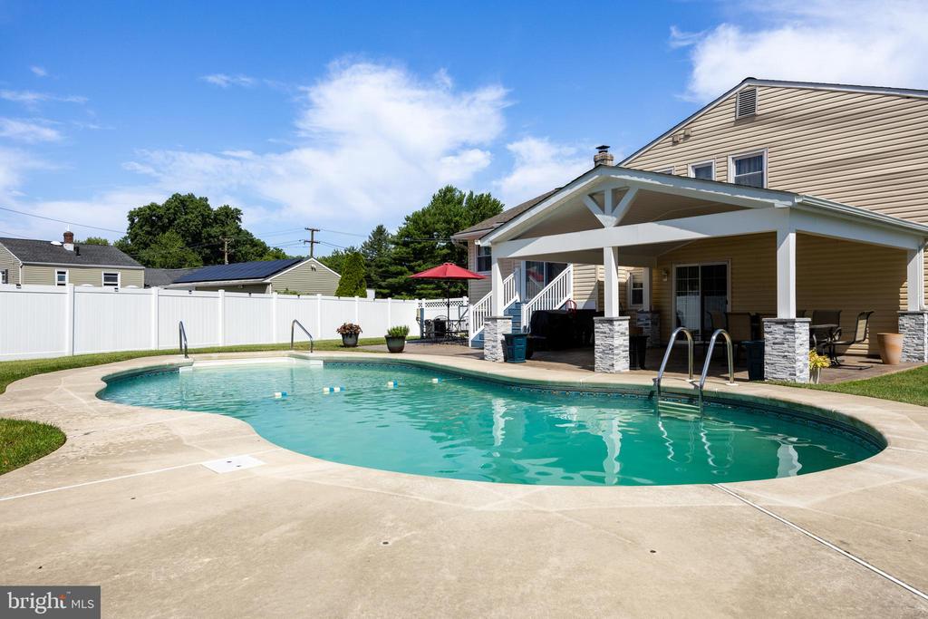 603 WILLOW DRIVE