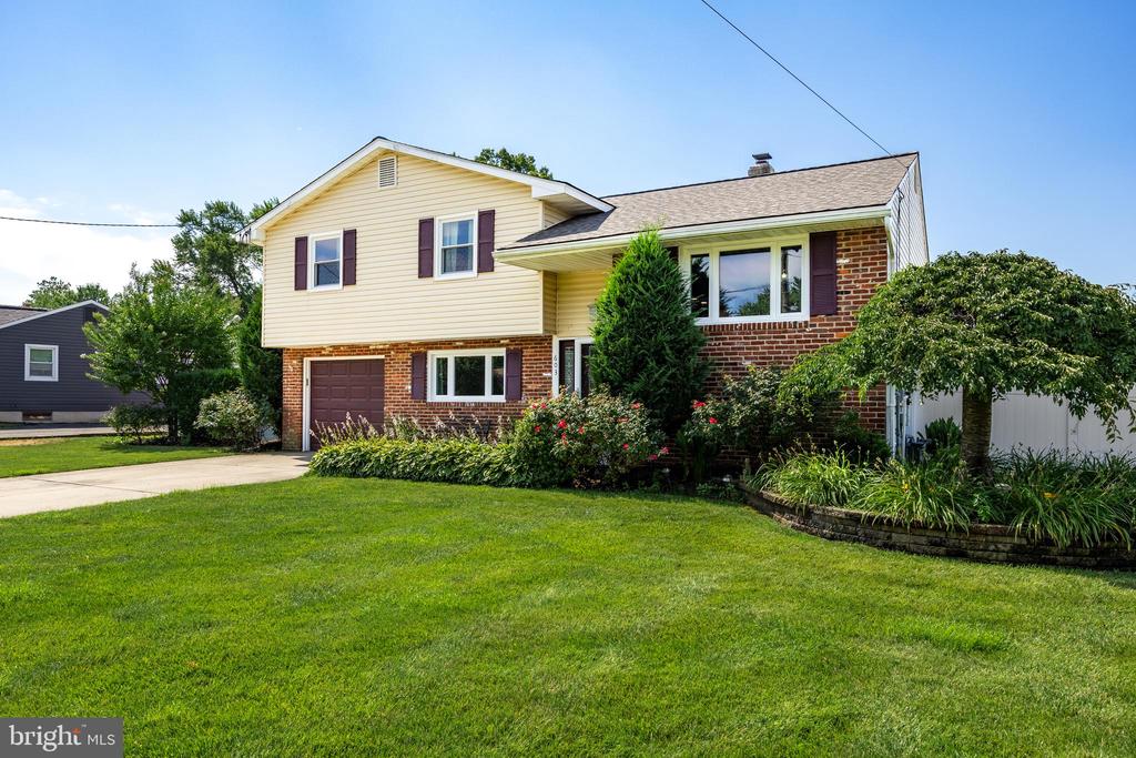 603 WILLOW DRIVE