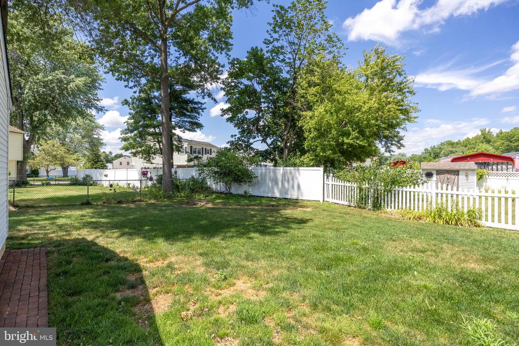 42 Radnor Blvd