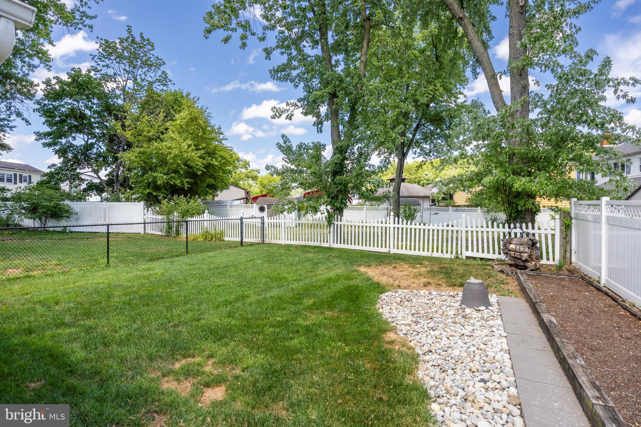 42 Radnor Blvd