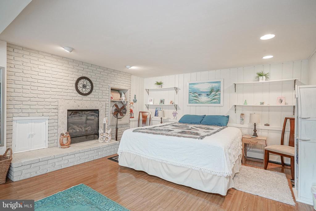 21 HOLLY DRIVE