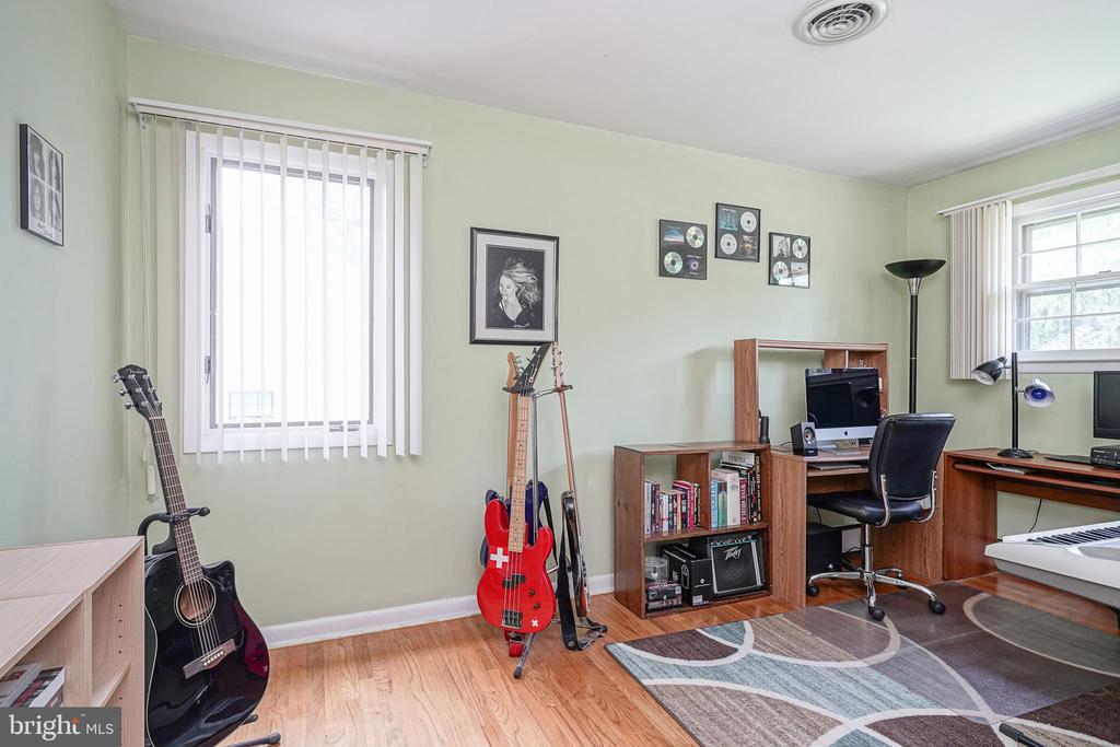 21 HOLLY DRIVE
