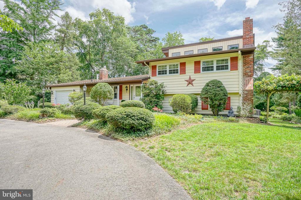 21 HOLLY DRIVE