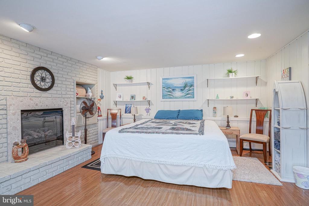 21 HOLLY DRIVE