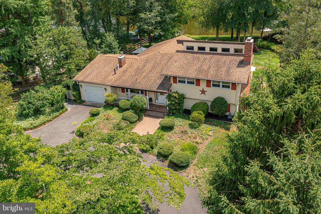 21 HOLLY DRIVE