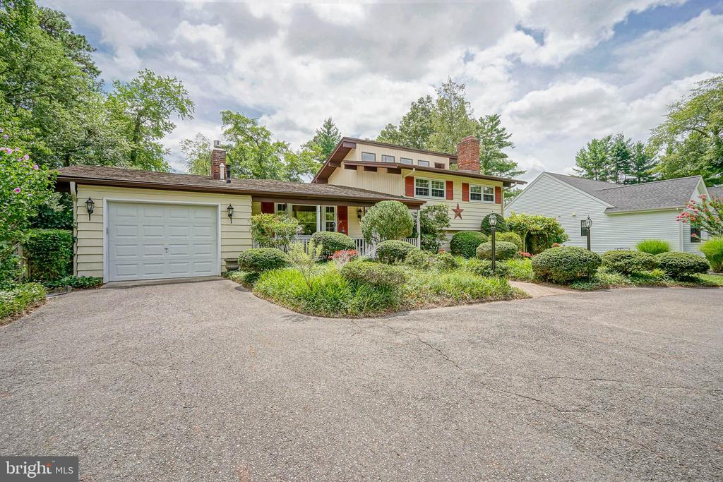 21 HOLLY DRIVE