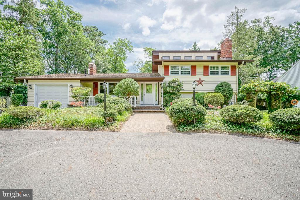 21 HOLLY DRIVE