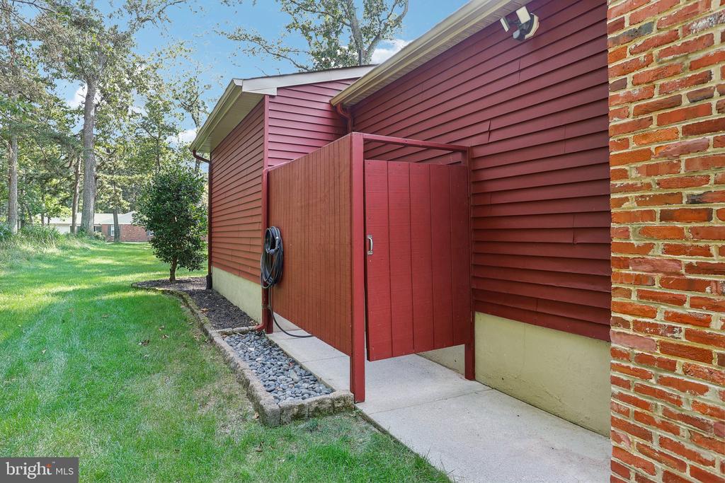 40 HOLLY PARK DRIVE