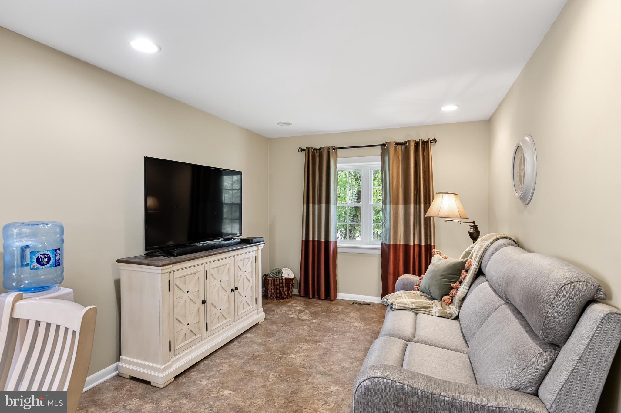 17 Elmgate Rd