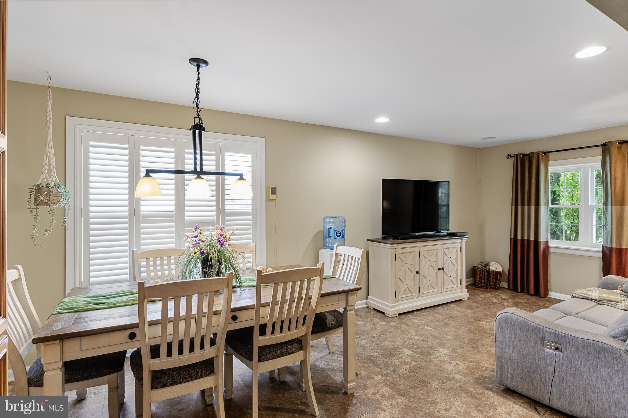 17 Elmgate Rd