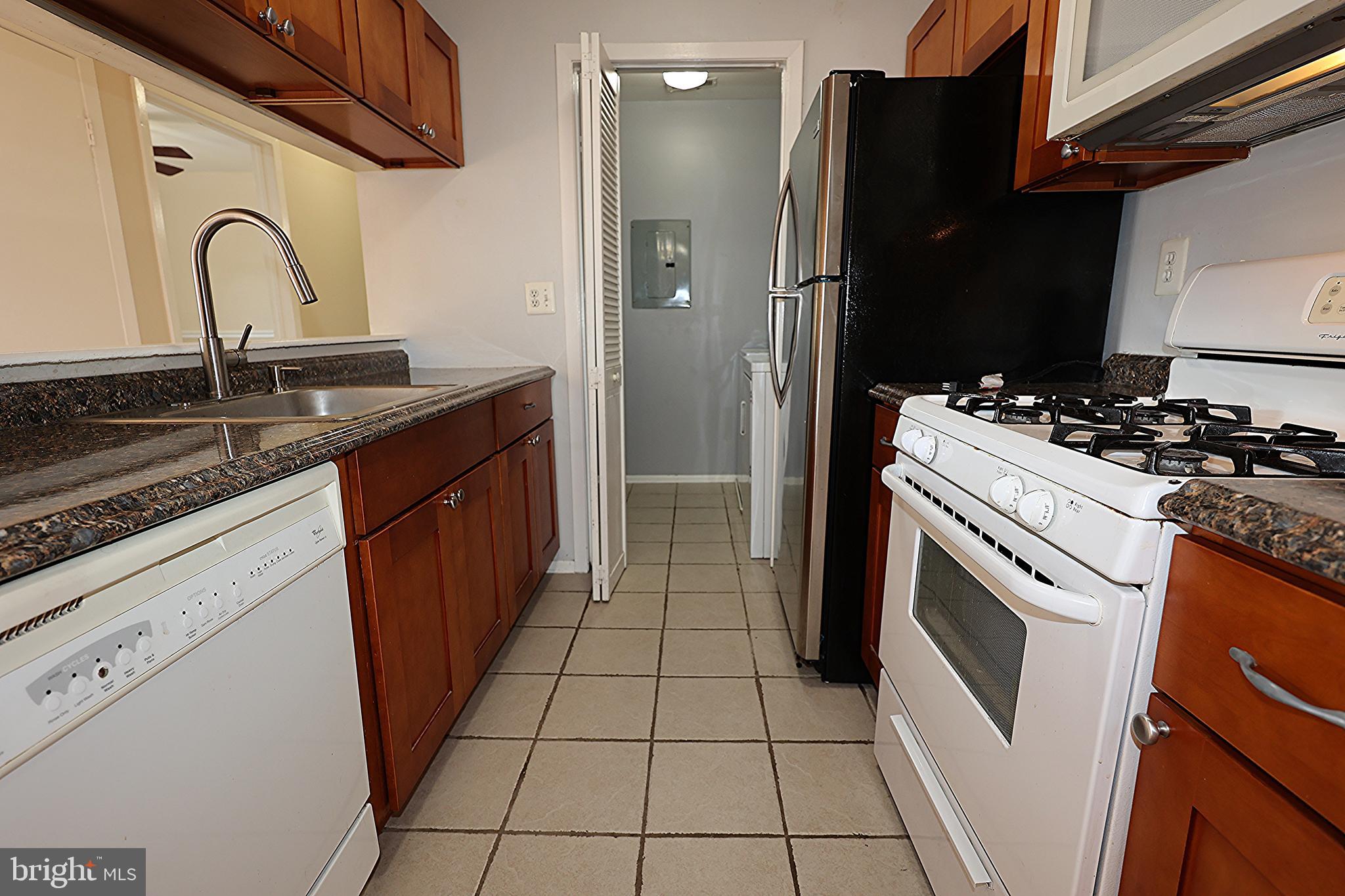 806 HARRIER ROW