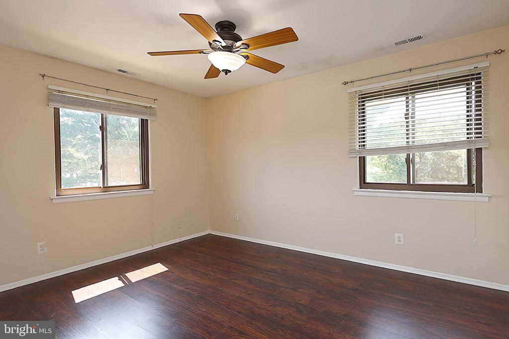 806 HARRIER ROW