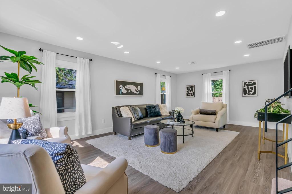 28 PRINCETON LANE